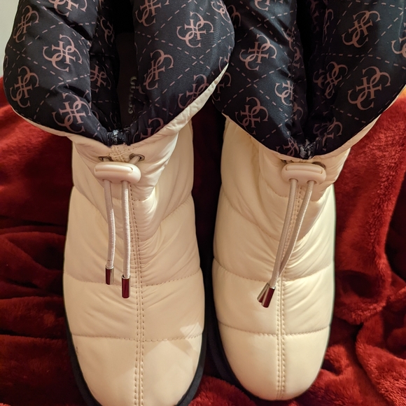 New women's Guess White Snow Boots - Picture 3 of 8